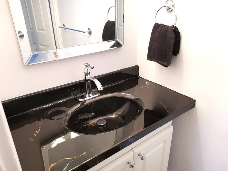 Old Quebec - Les Suites Montcalm #2 - Free Parking Номер фото